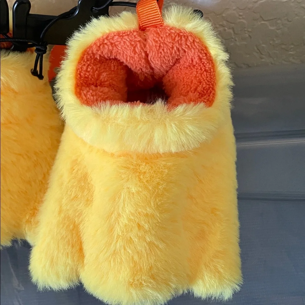 NWT Cozy Yellow and Orange Duck 👣 Kids Slippers BABY SZ: 2 (3Months) Soft Furry